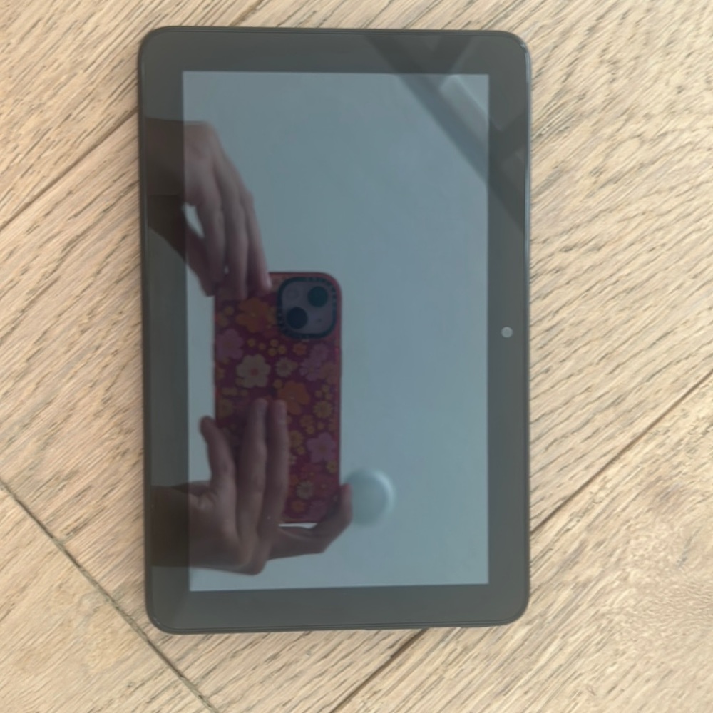 selling an amazon fire tablet 7! in perfect condition